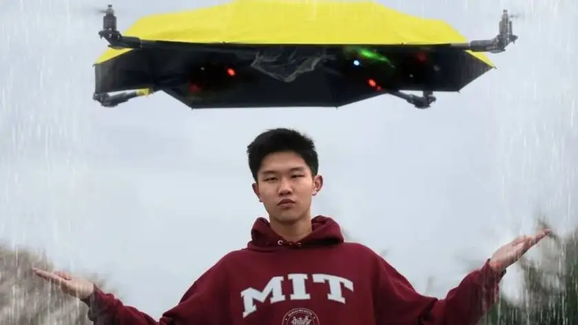 Xitoylik muhandis inson ortidan ergashadigan uchar soyabon ixtiro qildi 