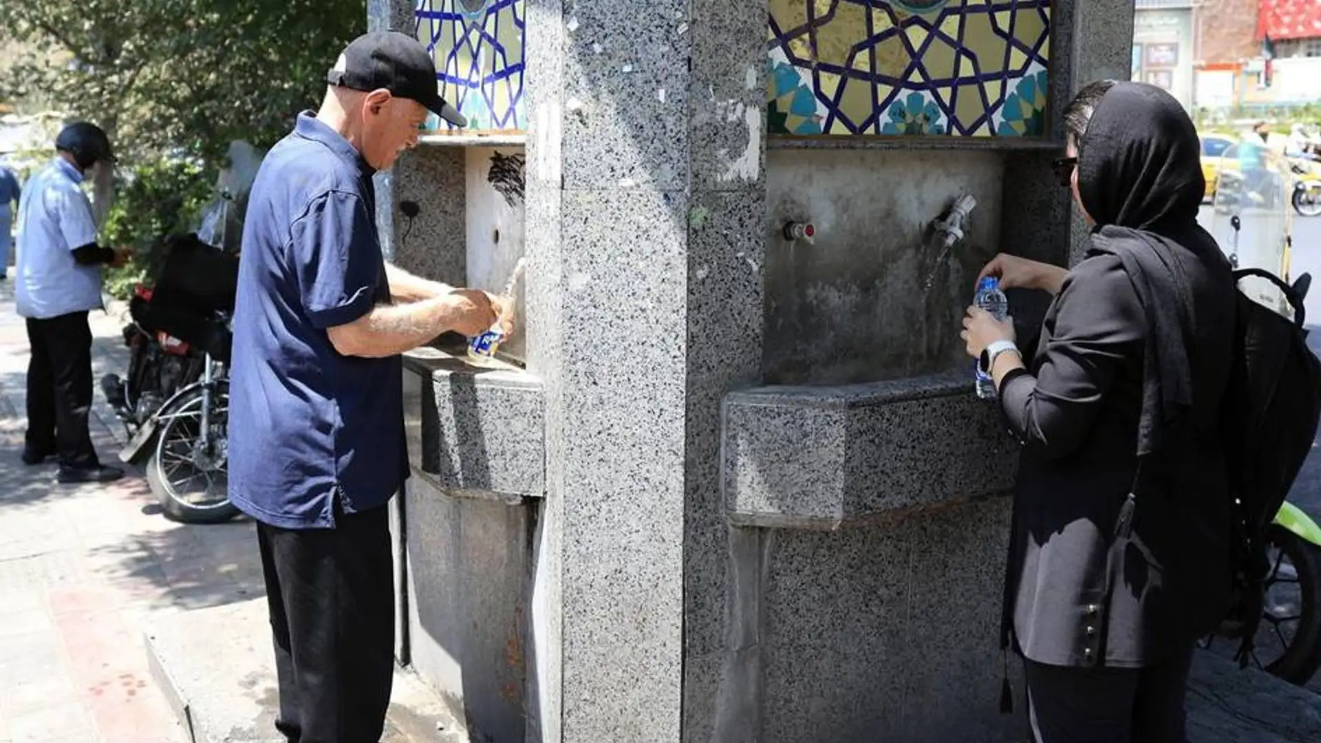 Eronda suv tanqisligi: Tehron kechalari suvdan uziladi