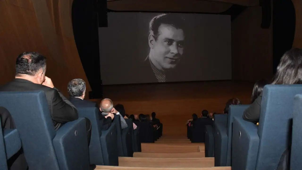 Ozarboyjon kinoteatrlarida rus tilidagi filmlar qisqartiirildi