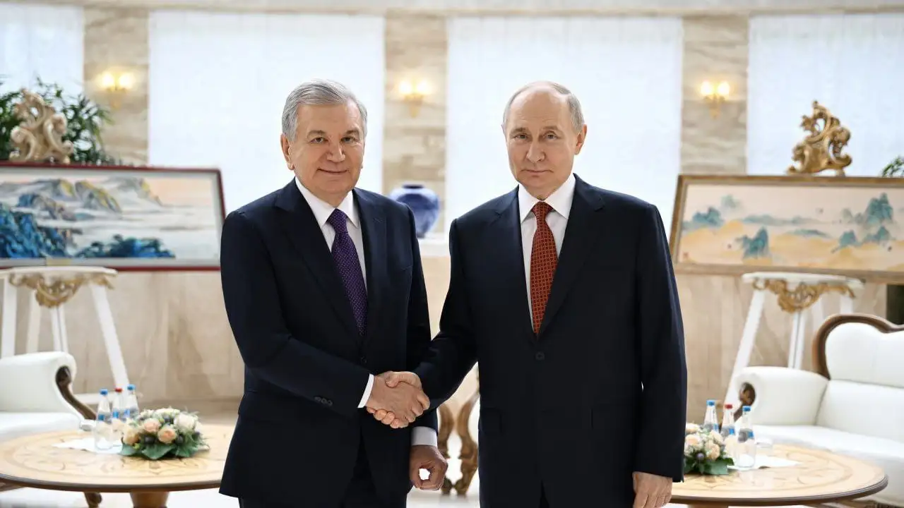O‘zbekiston va Rossiya yetakchilari YOII sammiti doirasida uchrashuv o‘tkazdilar