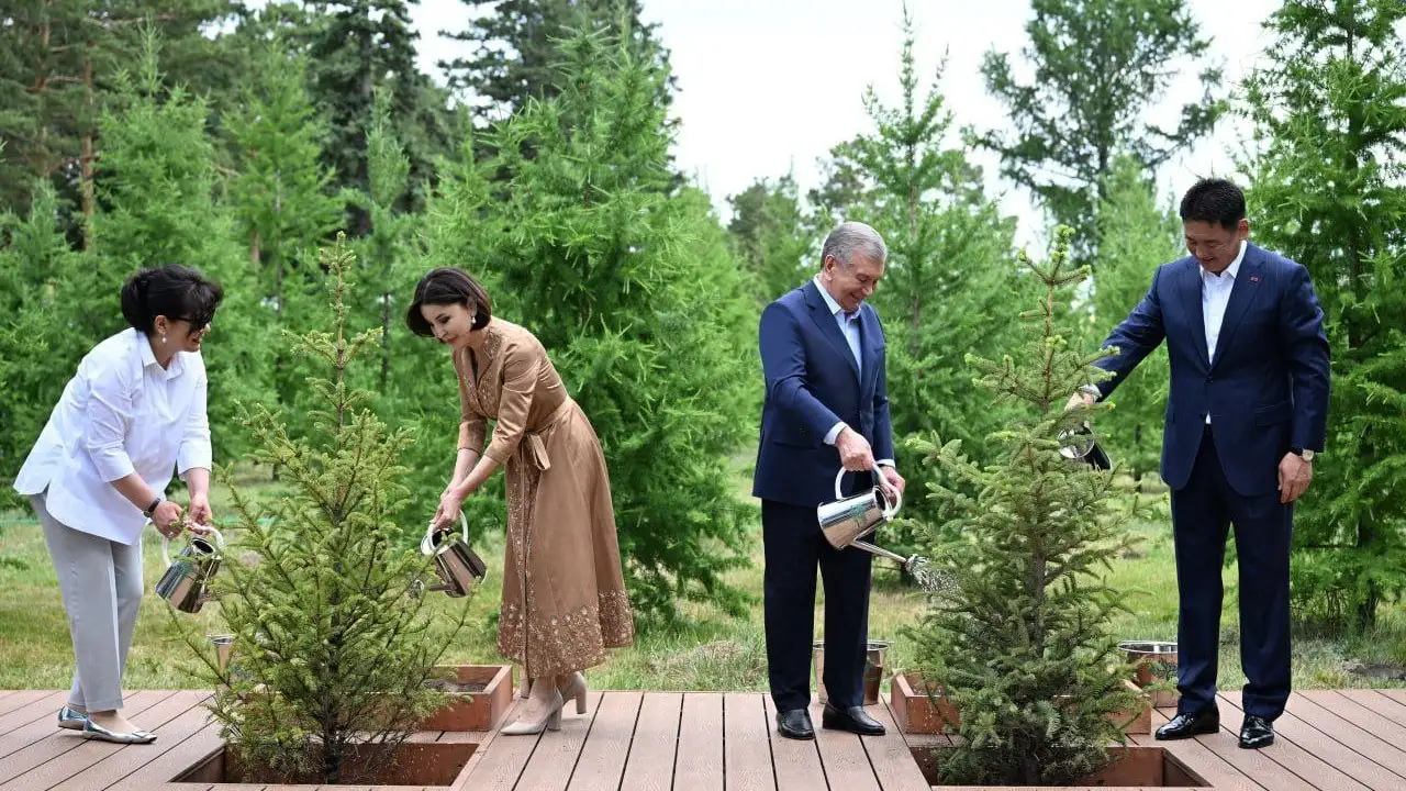 O‘zbekiston va Mo‘g‘uliston rahbarlari daraxt ekdilar