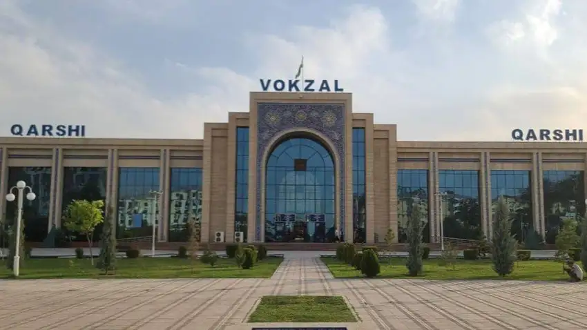 Vokzallar, stansiyalar, razyezdlar nomlari lotin yozuviga asoslangan o‘zbek yozuvida yoziladi