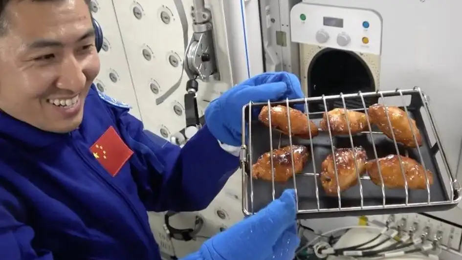 Xitoy astronavtlari kosmosda barbekyu pishirdi 
