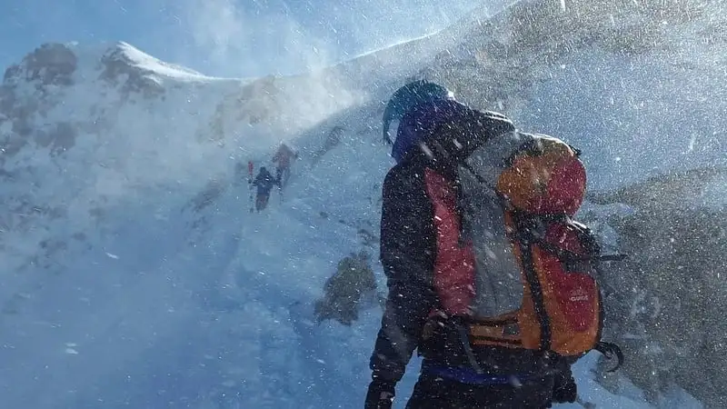 Nepalda qor ko‘chkisi oqibatida 7 nafar alpinist halok bo‘ldi